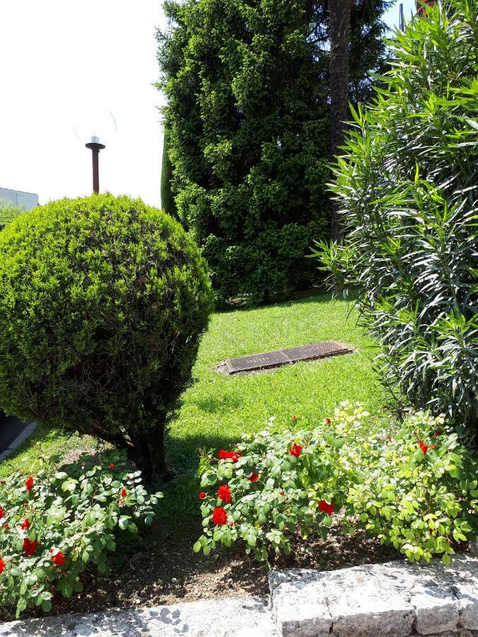 Il Glicine Sul Garda Appartamento Turistico Peschiera del Garda Exterior foto